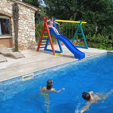 ヴィラ (adults Only) ロヴィニ