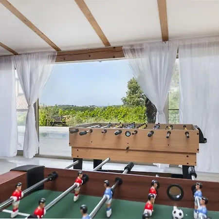 ヴィラ (adults Only) ロヴィニ