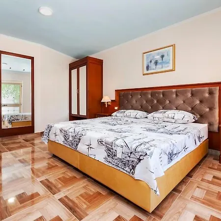 Vila (adults Only)