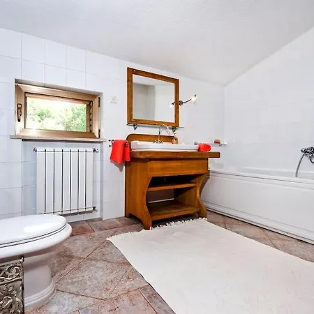 ヴィラ (adults Only) ロヴィニ